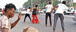 Performance chorégraphiée de Dorine Mokha pendant les „Journées Utopiques“ en juin 2016 à Kinshasa