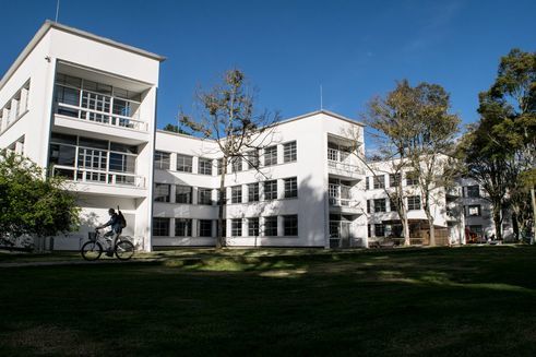 Edificio de Ingeniería, Universidad Nacional (Bruno Violi - Leopoldo Rother)