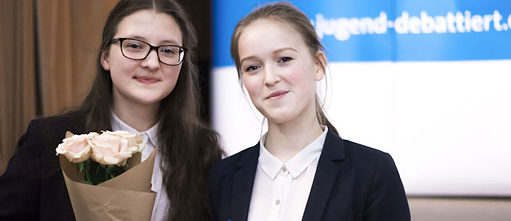 Konkurso „Tarptautiniai jaunimo debatai“ tarptautiniame finale Lietuvai atstovaus Dalia Karpauskaitė ir Bazilė Gancevičiūtė