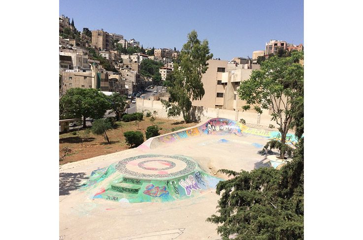 Der Skatepark ist wie ein Verbindungsglied zwischen den schäbigen Häusern Ost-Ammans und den schicken Hotels, Wohnhäusern und Bürotürmen auf den Hügeln West-Ammans.