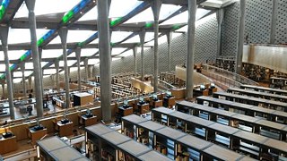 Der Lesesaal der Bibliothek von Alexandria