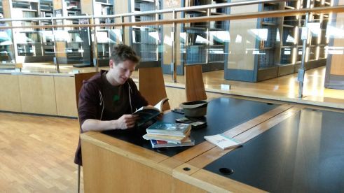 Lesen in der Bibliothek von Alexandria