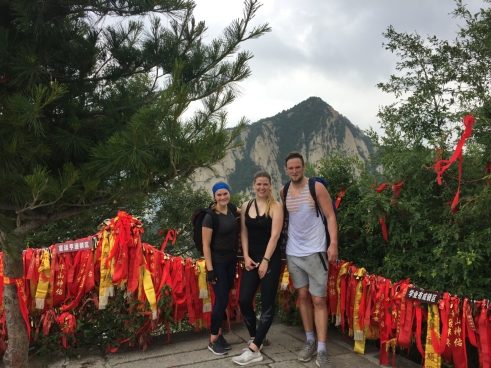 Hua Shan Teil 2: Auf der Bergspitze mit Hanna und Lennart