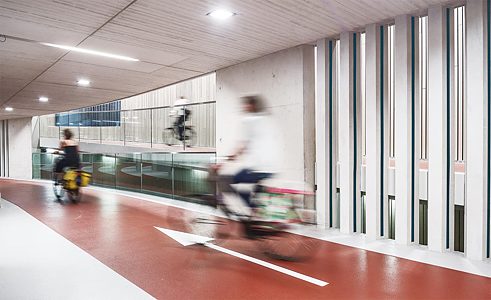 Jalgrataste parkimismaja Utrechti rongijaamas peaks valmima 2018. aasta lõpus ning pakkuma ruumi 13 500 jalgrattale.