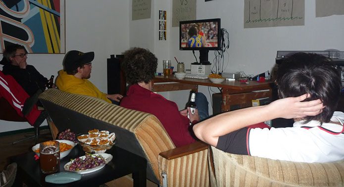 AFL for Germans: watching the 2005 Grand Final on DVD. 