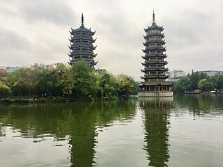 Die Zwillingspagoden am Shan Hu See