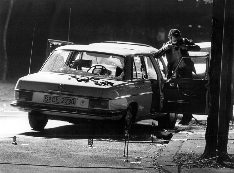 Blick auf den Tatort der Entführung des damaligen Arbeitgeberpräsidenten Hanns Martin Schleyer durch die Rote Armee Fraktion (RAF) in Köln (Archivfoto vom 05.09.1977). 