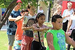 Die deutschen und ägyptischen Schülerinnen und Schüler lernen sich im PASCH Chor Sommercamp kennen