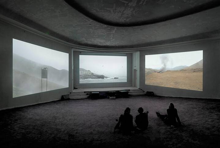 Maya Watanabe, Peru. „Escenario“, Videoinstallation im Palais de Tokyo, 2015. Mit freundlicher Genehmigung der Künstlerin.