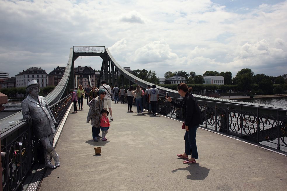 Der „Eiserne Steg“ in Frankfurt