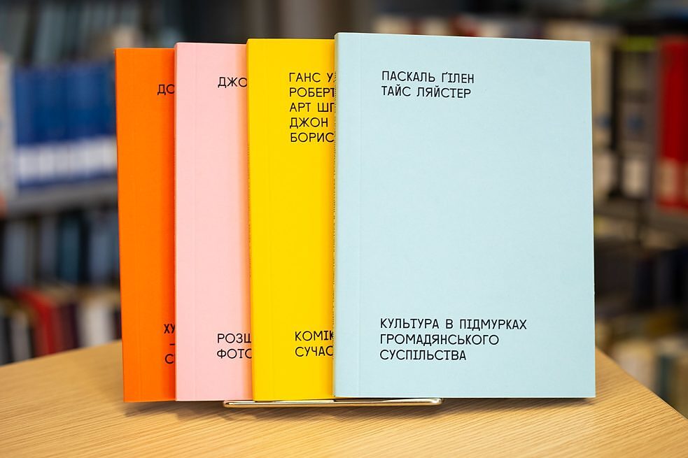 Шорт-ліст: Серія «small run books», видавництво: IST Publishing, дизайн: 3Z Studio