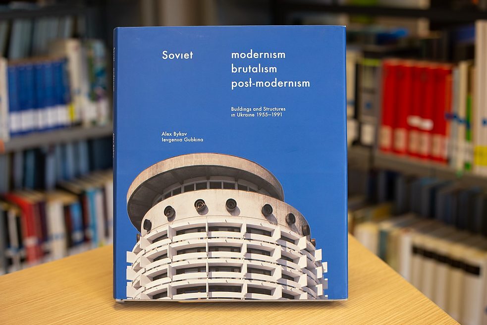 Shortlist: Soviet Modernism. Brutalism. Post-Modernism. Buildings and Structures in Ukraine 1955–1991, Verlag: Osnovy, Fotos: Olexii Bykov, Design: Dmytro Yarynych und Nick Deineko