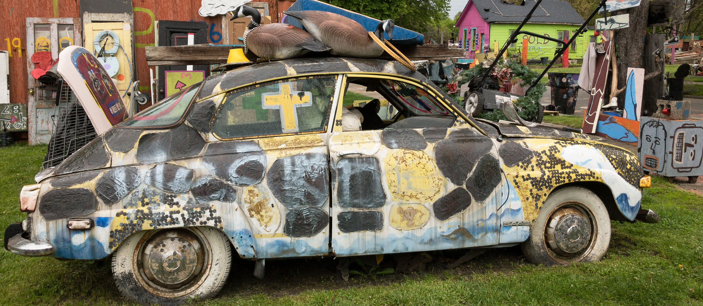 In a Detroit front yard, Photo: Marcus Sporkmann