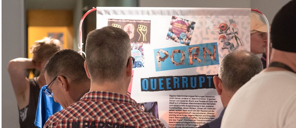 So gehen Queeruptions: Knapp 500 Menschen kamen zur Berliner Vernissage