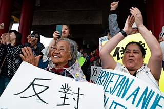 Participants at the "Chinatown Is Not For Sale" march in Los Angeles, Mai 2019