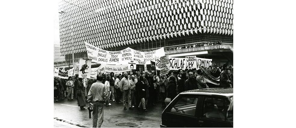 Demonstrace na Alexanderplatzu, Berlín, 4. listopadu 1989