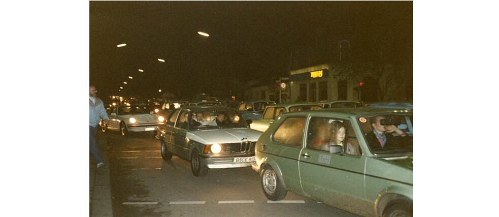 Congestionamiento en Berlín Occidental el 9 de noviembre de 1989, cerca de Kurfürstendamm