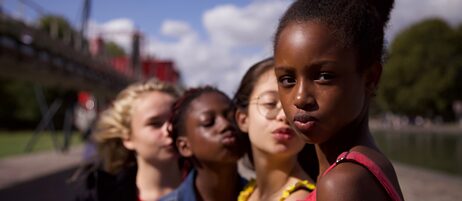 Ilanah Cami-Goursolas, Esther Gohourou, Médina El Aidi-Azouni, Fathia Youssouf in „Mignonnes“ („Die Süßen“ ) von Maïmouna Doucouré