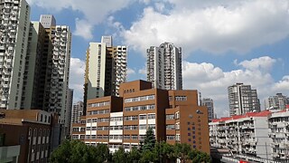 Im Zentrum Shanghais und inmitten von Wolkenkratzern: meine Schule