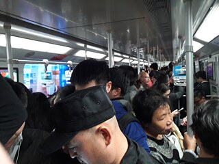 Rush Hour in der Shanghaier Metro
