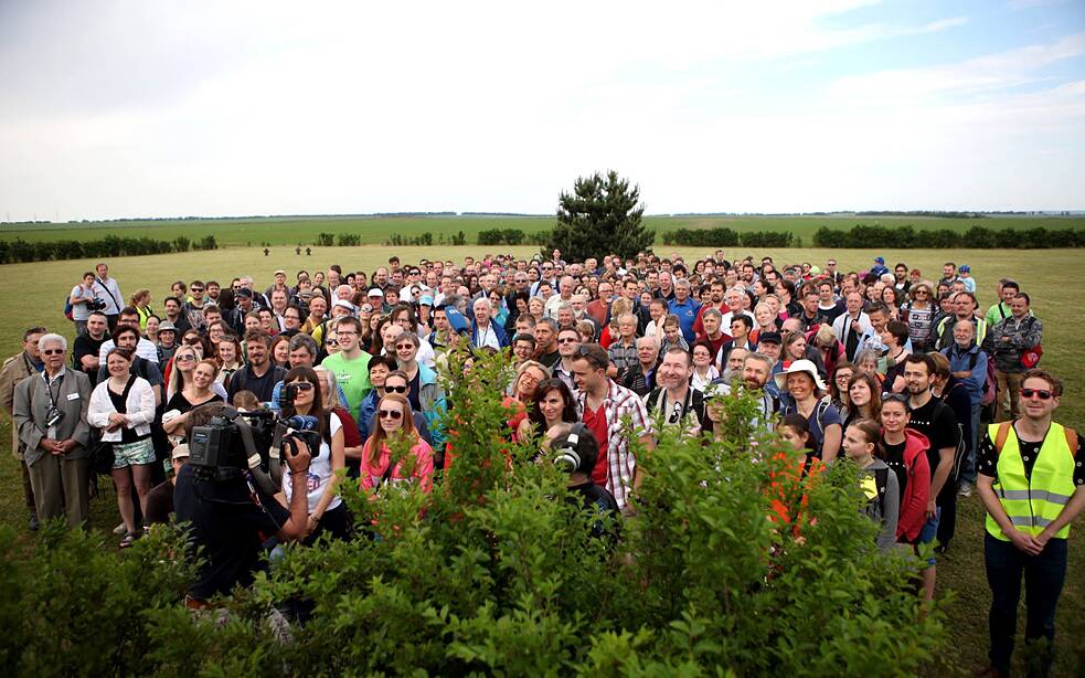 Gruppenbild der Teilnehmer am Versöhnungsmarsch