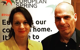 Polka Joanna Bronowicka i Řek Yanis Varoufakis v Německu kandidují za hnutí DiEM25. 