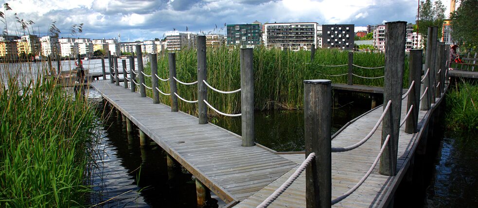 Puhtad looduspargid ja vee lähedus kujundavad elu Rootsis Hammarby Sjöstadis.