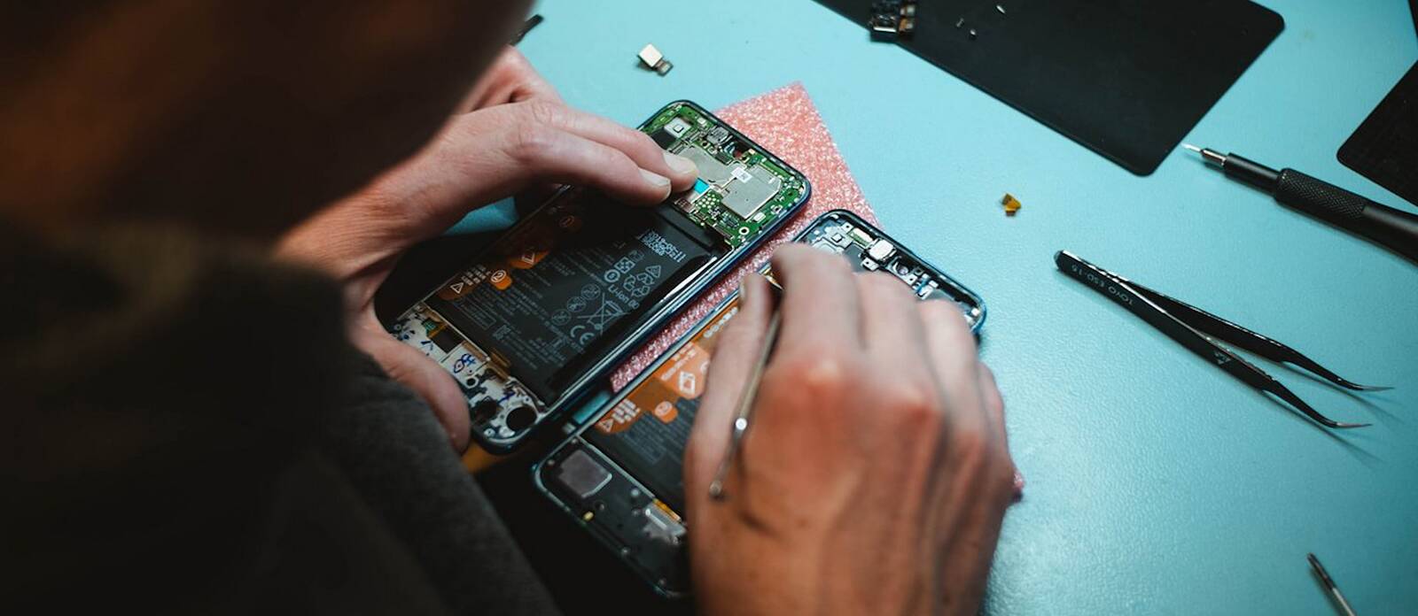 phone-repair_image-by-killian-seiler_uns