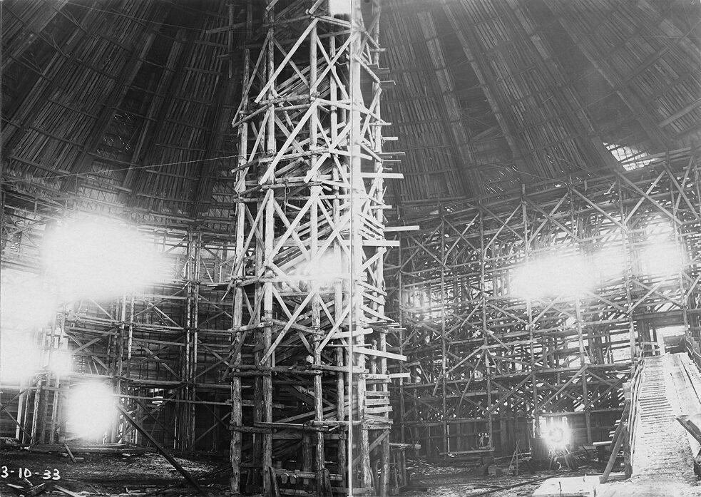 Строительство ДКиН, внутренний вид зрительного зала, 1933