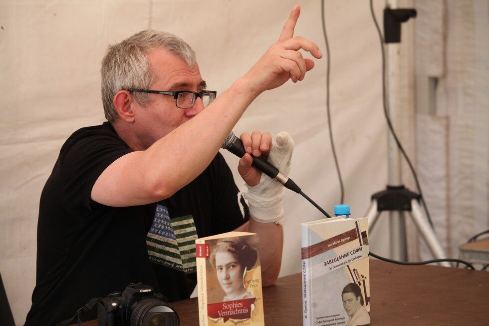 Sergej Samoilenko präsentiert das Buch <i>Sophies Testament</i> auf dem Buchfestival, Nowosibirsk, 2016
