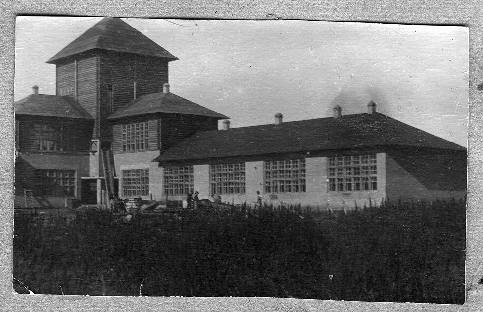 Школа № 16 на Кемеровском руднике. Кемерово. Архитектор: Й. ван Лохем // 1930-е 