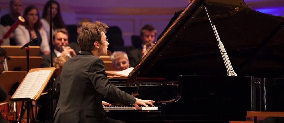 Foto des Pianisten Viktor Soos im Konzert