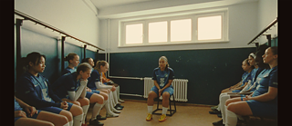 The female players of Türkiyemspor Berlin in the dressing room