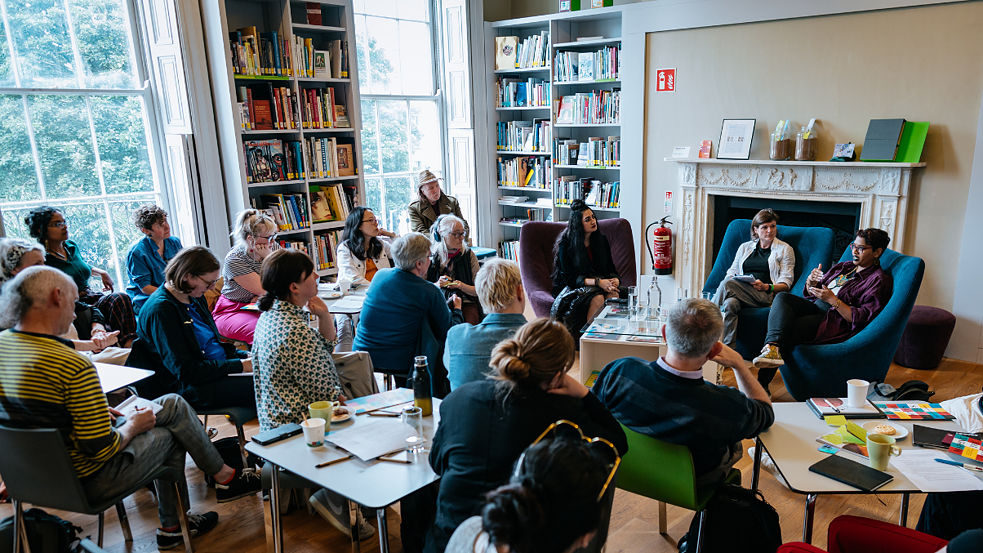 Artist Talk mit Afra Khan, Tina Lorenz und Afra Khan, Tina Lorenz, Chandrika Narayanan-Mohan