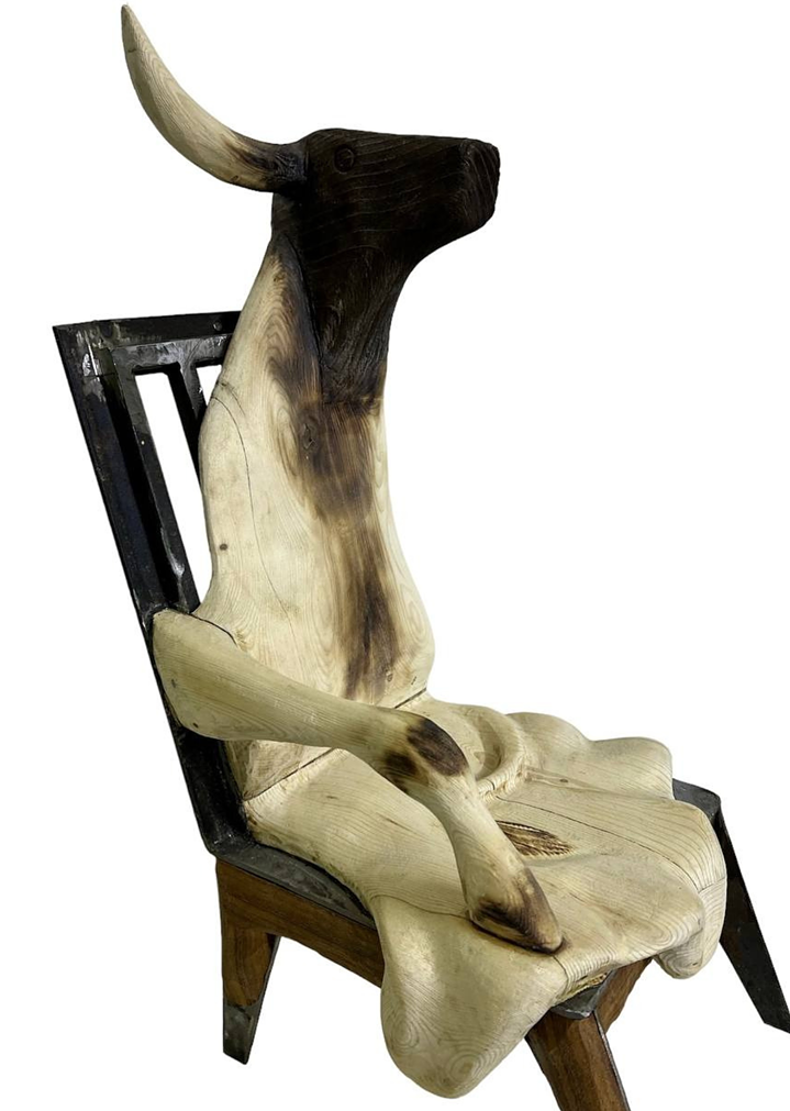 Ein Möbelstück das einen Büffel ähnelt
