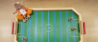 Hans Hase spielt Fußball