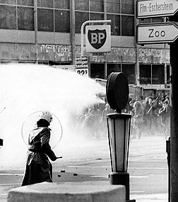 Also on February 23, 1974, police and demonstrators fought a violent battle on the grounds of the university in Frankfurt am Main. The demonstrators protested against the eviction and the demolition of rented houses in the Westend district of Frankfurt.